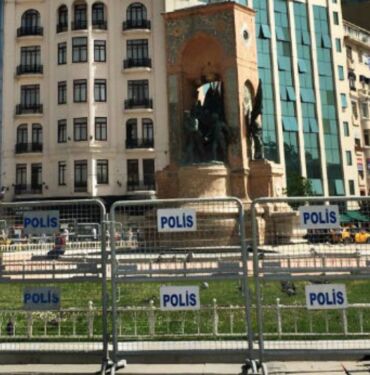 Taksim polis ablukasında Gezi Parkı kapatıldı!