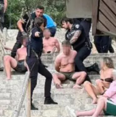 Turistler bekarlığa veda partisi yaptı! Ortalık karıştı