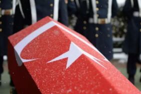 Üzerine yıldırım düşen eden asker şehit oldu