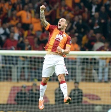 Wesley Sneijder'den derbi öncesi Fenerlileri kızdıracak paylaşım