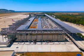 YDA Dalaman Havalimanı elektriğini güneş enerjisinden karşılamaya başladı