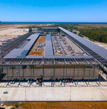 YDA Dalaman Havalimanı elektriğini güneş enerjisinden karşılamaya başladı