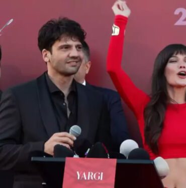 Yargı’ya veda gecesi... Gözyaşlarına hakim olamadı1