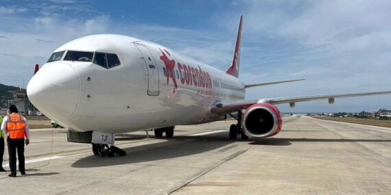 Yolcu uçağının ön lastiği patladı; 190 kişi tahliye edildi