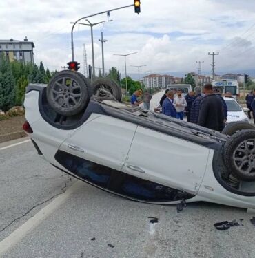 Yozgat'ta devrilen otomobildeki 2'si çocuk 4 kişi yaralandı