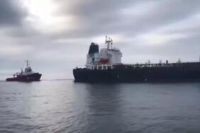 petrol yüklü tanker İstanbul Boğazı'nda sürüklendi