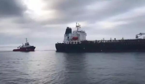 petrol yüklü tanker İstanbul Boğazı'nda sürüklendi