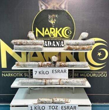 Adana'da kamyonette 8 kilogram esrar ele geçirildi