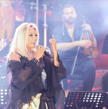 Ajda Pekkan Beşiktaş Tüpraş Stadyumu'nda konser verecek