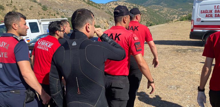 Amasya'da serinlemek için gölete giren genç boğuldu
