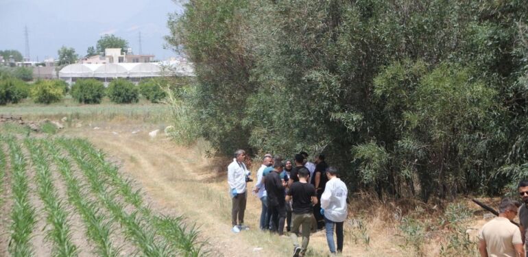 Antalya'da yol kenarında toprağa gömülmüş insan kemikleri bulundu