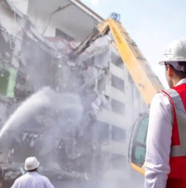 Avcılar’da metruk binaların yıkımına başlandı