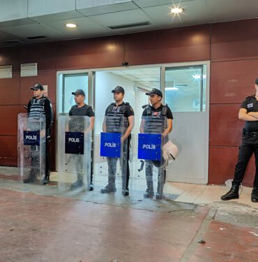 Bakırköy Dr. Sadi Konuk Eğitim ve Araştırma Hastanesi bahçesinde silahlı çatışma 4 yaralı