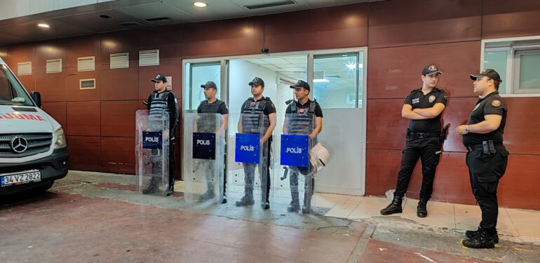 Bakırköy Dr. Sadi Konuk Eğitim ve Araştırma Hastanesi bahçesinde silahlı çatışma: 4 yaralı