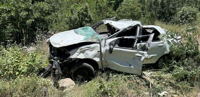 Balıkesir'de şarampole devrilen otomobildeki 2 kişi öldü