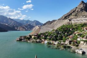 Baraj suyu köyü ikiye böldü! 'Manzaram çok güzel'