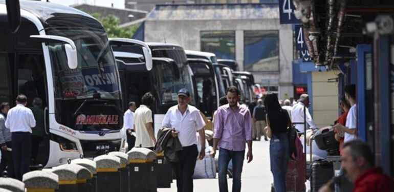 Bayram öncesi otobüs biletleri tükendi