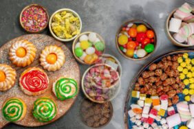 Bayramda damaklarınızı şenlendirecek tarif Sadece 3 malzeme ile nefis bayram şekerleri