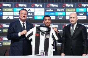 Beşiktaş'ta Giovanni van Bronckhorst için imza töreni