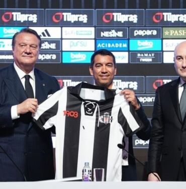 Beşiktaş'ta Giovanni van Bronckhorst için imza töreni