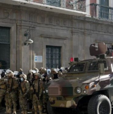 Bolivya'da 'darbeye teşebbüs eden' 3 komutan tutuklandı
