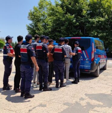 Bursa'da 11 kaçak göçmen yakalandı