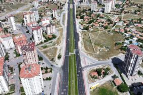 Çimlendirilmiş tramvay yolu yeşil hat çevreye nefes oluyor