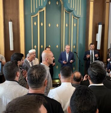Cumhurbaşkanı Erdoğan, bayram namazını Marmaris'te Okluk Millet Camisi'nde kıldı