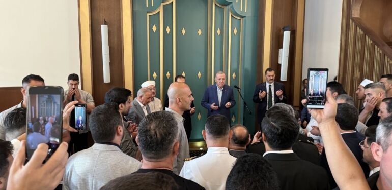 Cumhurbaşkanı Erdoğan, bayram namazını Marmaris’te Okluk Millet Camisi’nde kıldı