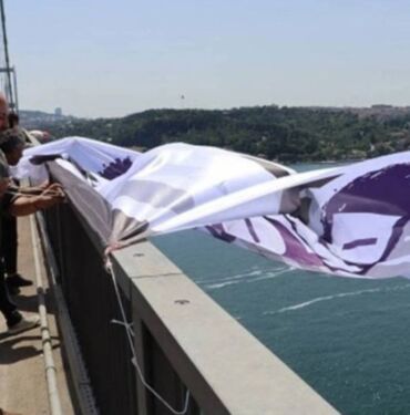 DEM Partili vekiller, Boğaziçi Köprüsü'ne pankart astı 'Kayyum defol'