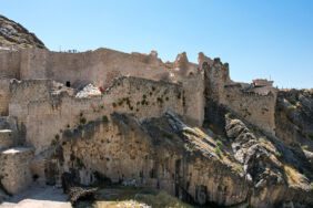 Depremlerde hasar gören Kahta Kalesi ziyarete açıldı