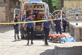 Diyarbakır'da sokakta yürürken silahla başından vuruldu