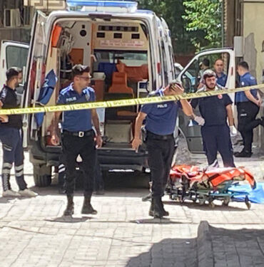 Diyarbakır'da sokakta yürürken silahla başından vuruldu