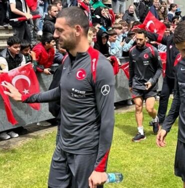EURO 2024'e günler kala milli takımın ilk idmanına yoğun ilgi!