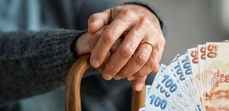 Emekli maaşı ve bayram ikramiyesi ödemeleri başladı!