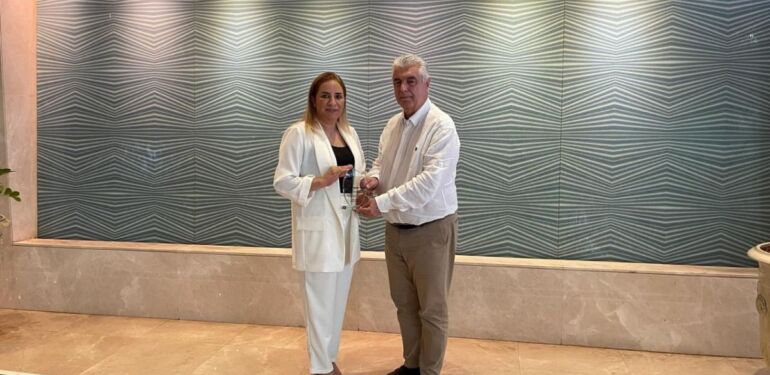 Emel Elik Bezaroğlu konaklama Oscar’ını aldı
