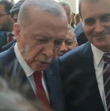 Erdoğan'dan muhabire ilginç soru 'Ben mi rüyadayım, bu ojeler ne'