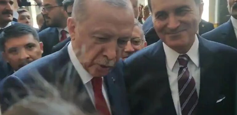 Erdoğan'dan muhabire ilginç soru 'Ben mi rüyadayım, bu ojeler ne'