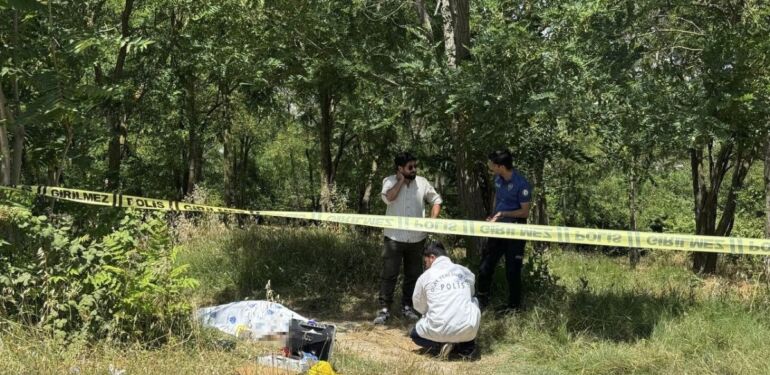 Esenyurt’ta boş arazide kadın cesedi bulundu