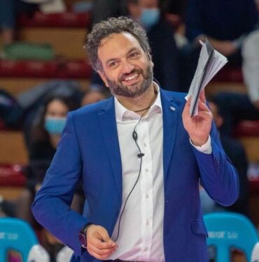 Fenerbahçe duyurdu Stefano Lavarini resmen yollarını ayırdı!