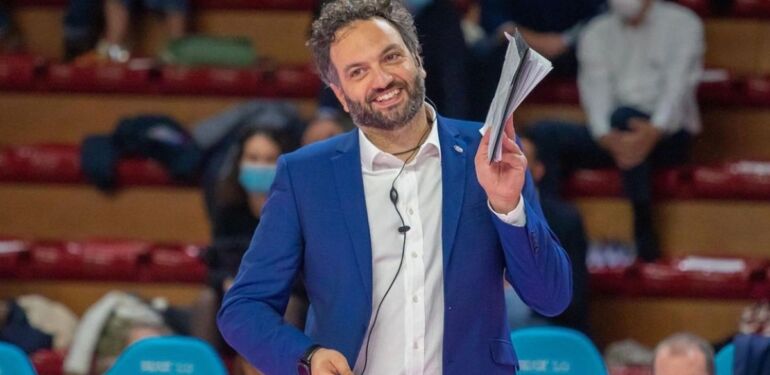 Fenerbahçe duyurdu Stefano Lavarini resmen yollarını ayırdı!