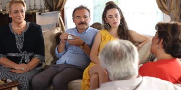 Gülse Birsel'den müjdeli haber! 'Aile Arasında' filminin devamı geliyor