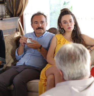 Gülse Birsel'den müjdeli haber! 'Aile Arasında' filminin devamı geliyor