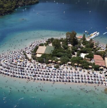 Güney Ege yerli turistle çifte bayram etti