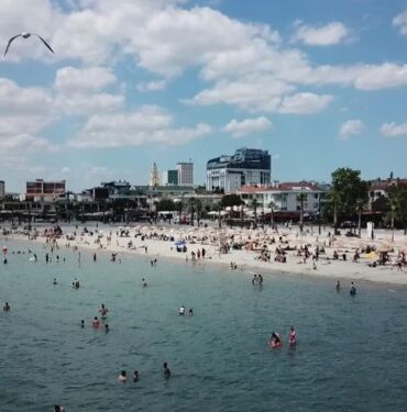 İstanbul'da plajlarda bayram yoğunluğu