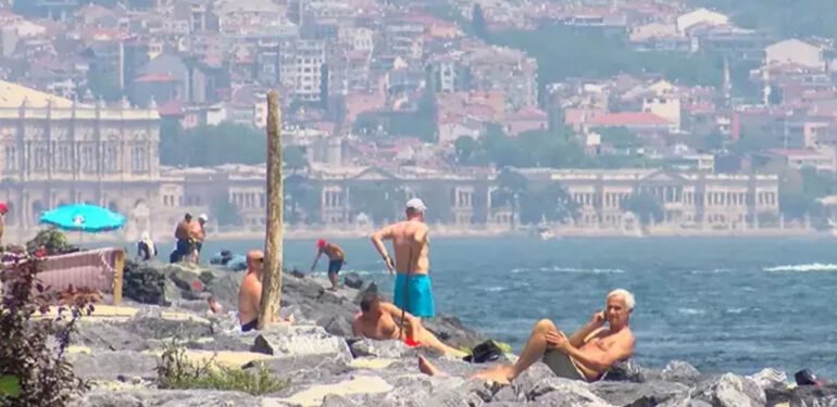 İstanbul'da sıcaktan bunalanlar o sahile akın etti