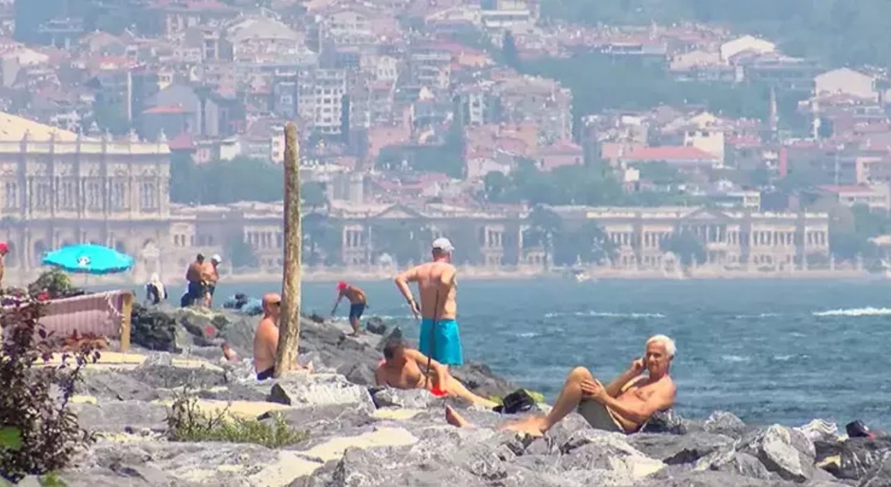 İstanbul'da sıcaktan bunalanlar o sahile akın etti