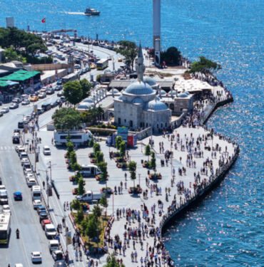İstanbul'un tarihi ve turistik yerlerinde bayram yoğunluğu