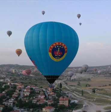 Jandarma broveli sıcak hava balonu Kapadokya'da semalarında süzüldü
