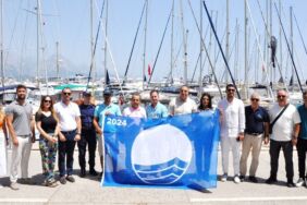 Kemer'deki marina ve 5 teknede mavi bayrak dalgalanmaya başladı